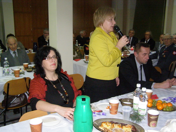 Życzenia skład Julitta Rosa dyr. Zespołu Szkół Ponadpodstawowych nr 13 im. Sybiraków